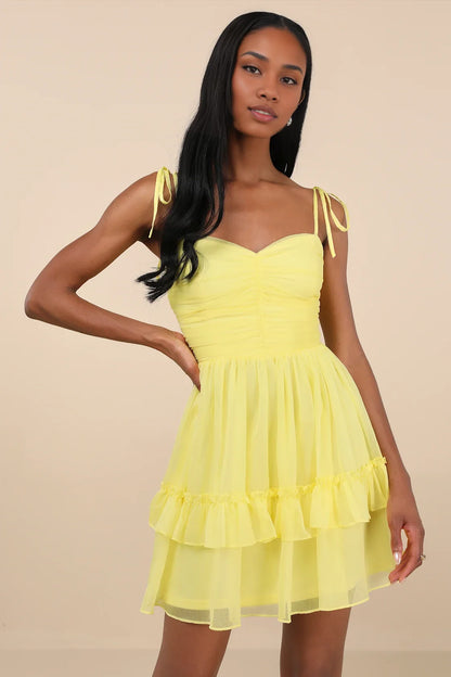 Vestidos de graduación de chiffon ligero plisado con cuello de corazón y bordes de volantes
