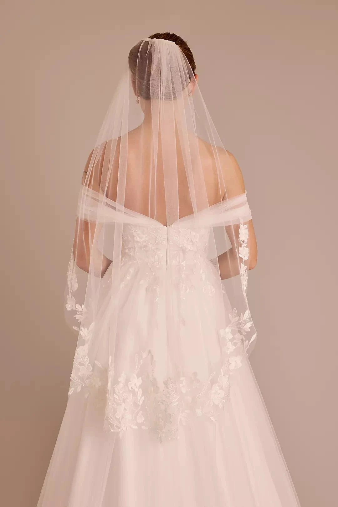 Lace Appliqué Two-Tiered Chapel Length Bridal Wedding Veil by YiHuiw