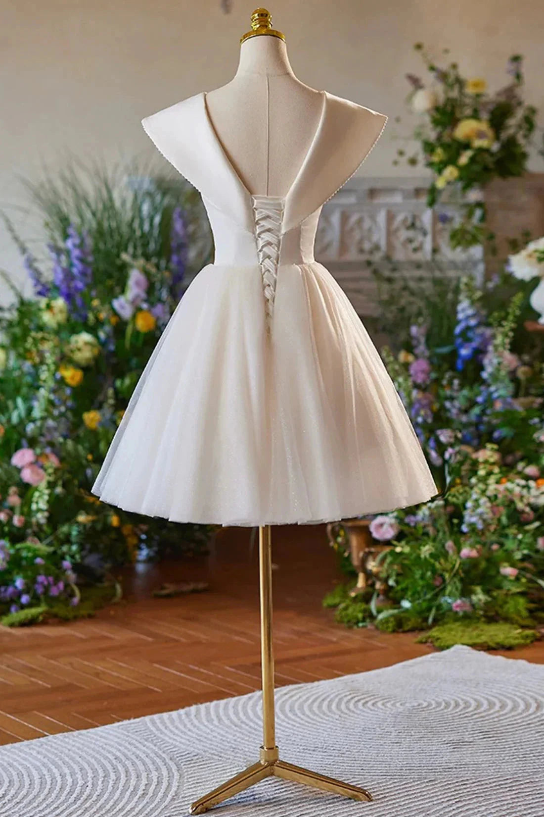Lovely Knee Length Prom Dress, A-Line V-Neck Bow Sleeveless Backless Party Dress simple gentle atmospheric and unique desi Bring summer by YiHuiw
