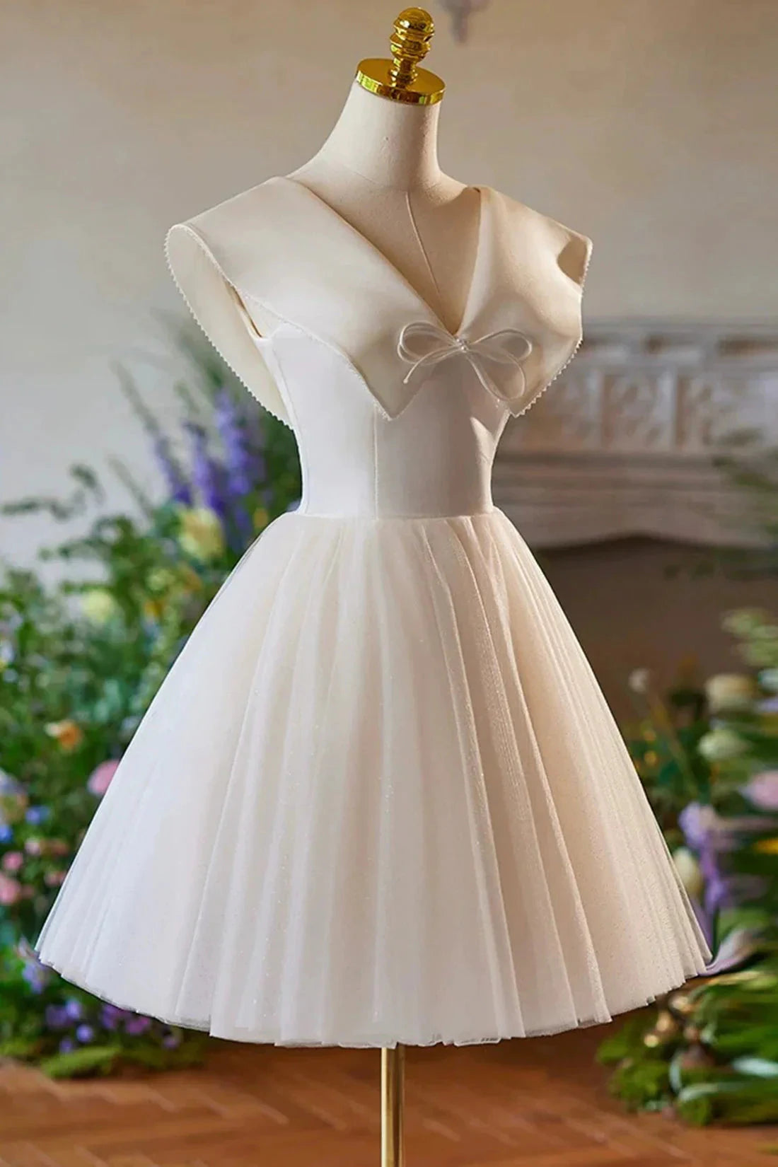Lovely Knee Length Prom Dress, A-Line V-Neck Bow Sleeveless Backless Party Dress simple gentle atmospheric and unique desi Bring summer by YiHuiw