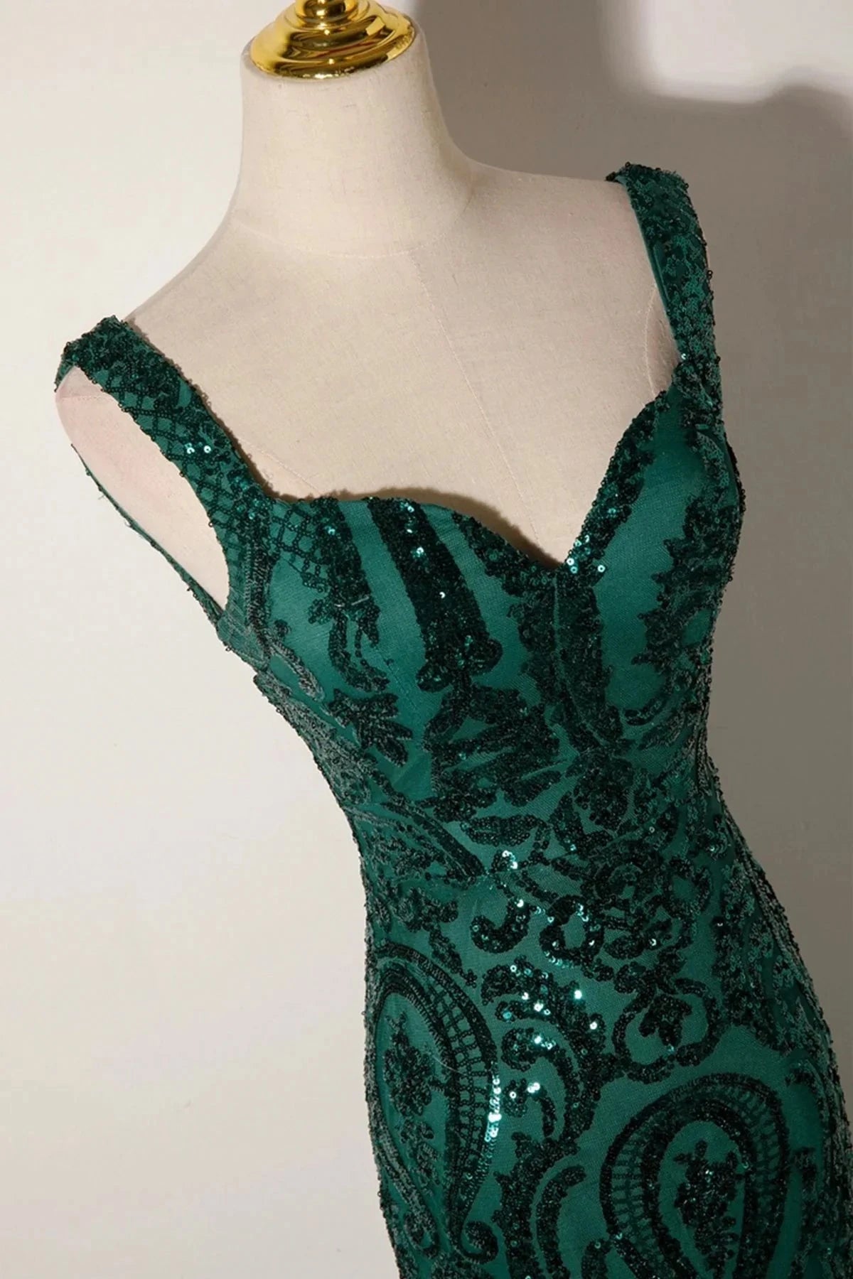 Mermaid Sequins Long Prom Dress Backless Evening Party Dress simple gentle atmospheric and unique desi Brin by YiHuiw