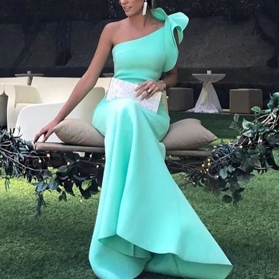 Mint green dress with one shoulder design and a three-dimensional bow, suitable for dinners by YiHuiw