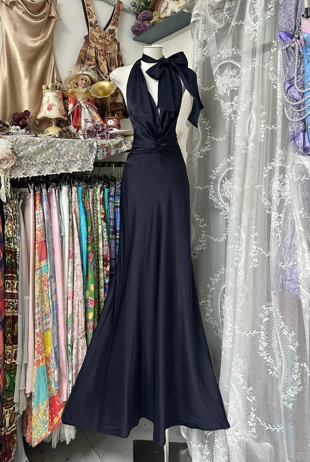 Navy blue neck hanging deep V-skirt, bow and fish tail arrangement, perfect for a dinner party by YiHuiw