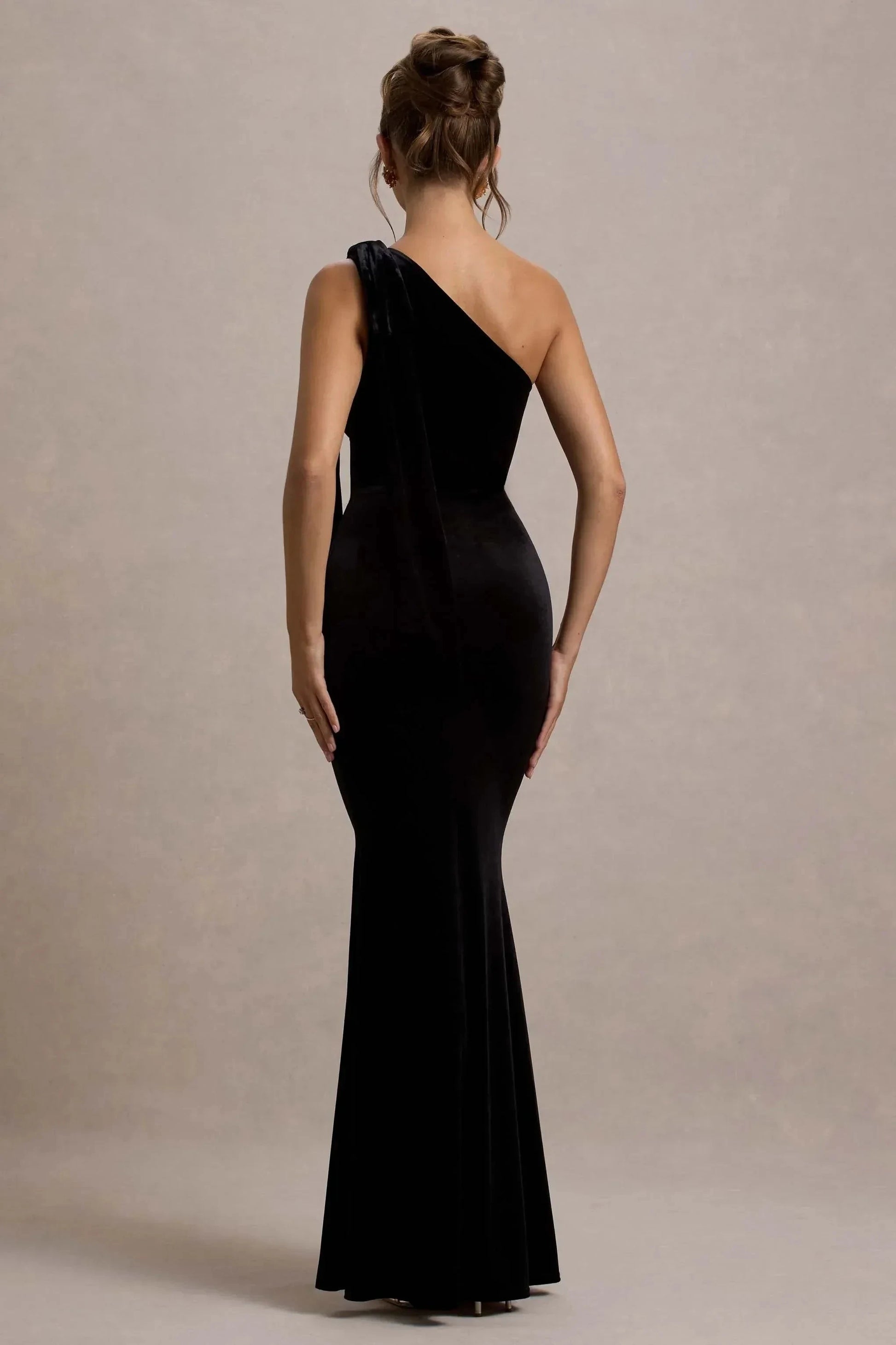 Opulent Mermaid One Shoulder Bow Accent Sleeveless Floor Length Prom Dress by YiHuiw