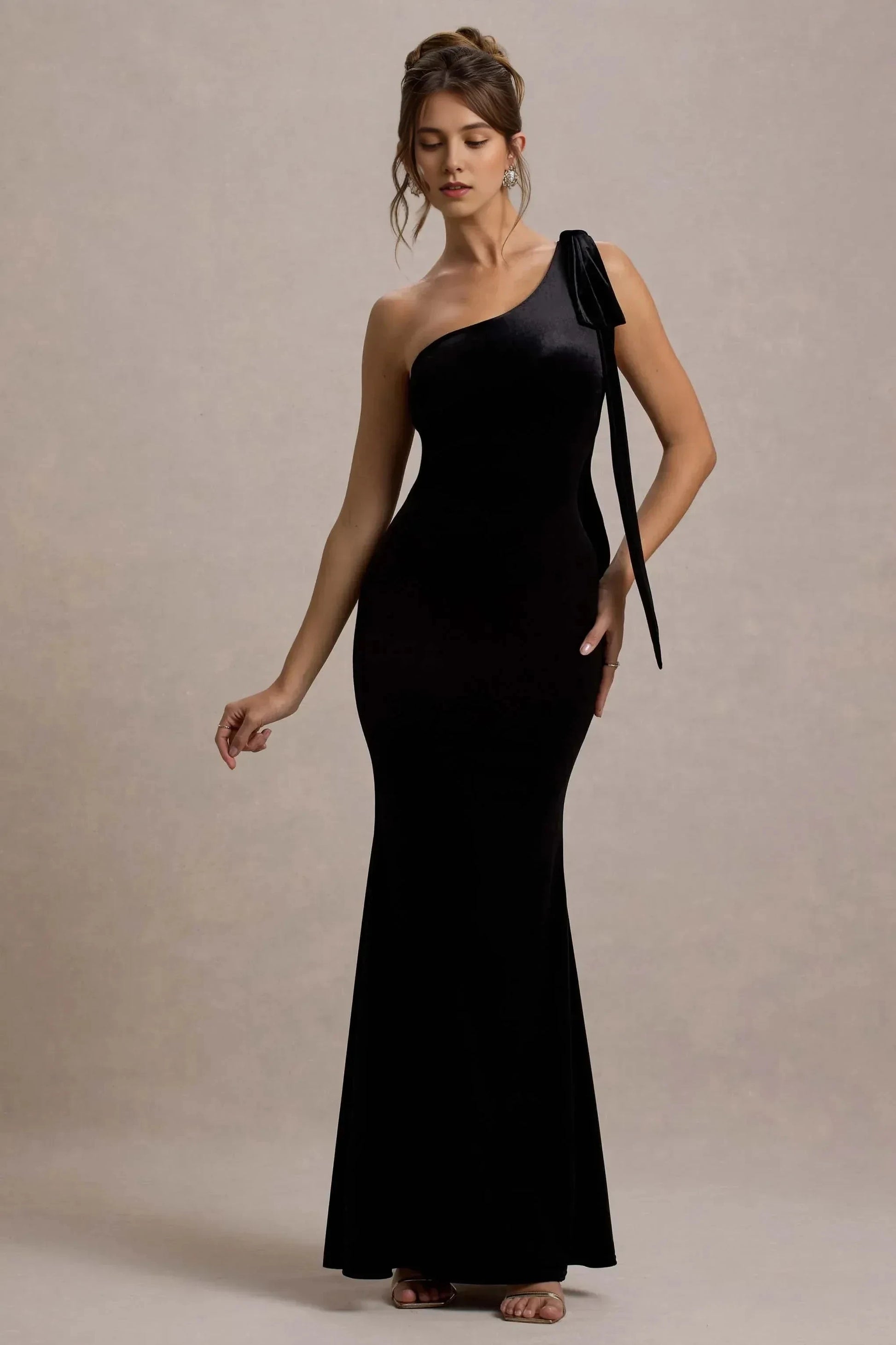 Opulent Mermaid One Shoulder Bow Accent Sleeveless Floor Length Prom Dress by YiHuiw