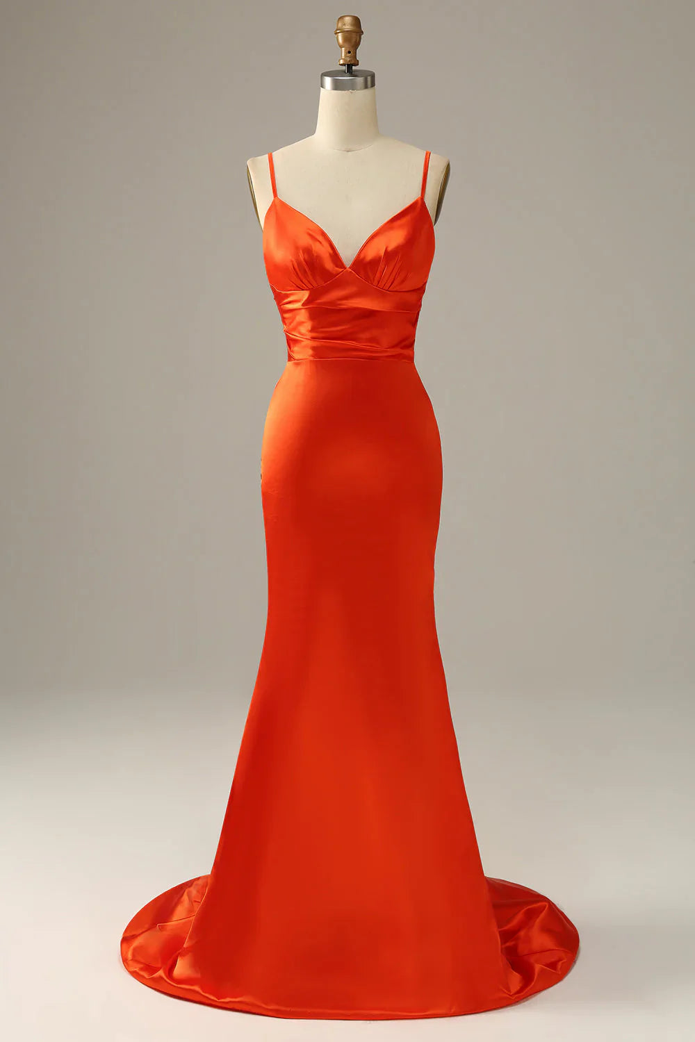 Vestido de graduación de satén color naranja quemado, corte sirena, con tirantes finos y espalda descubierta – Elegante vestido de noche formal