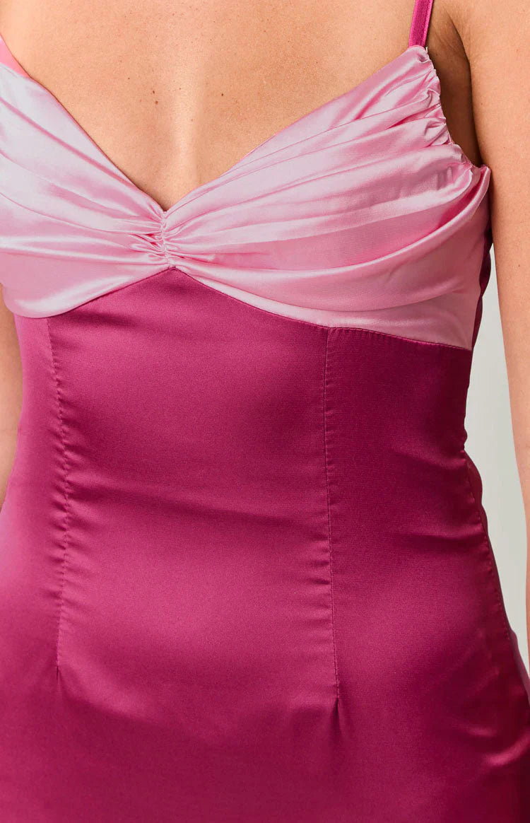 Minivestido ajustado de fiesta con escote en V, tirantes finos y espalda cerrada