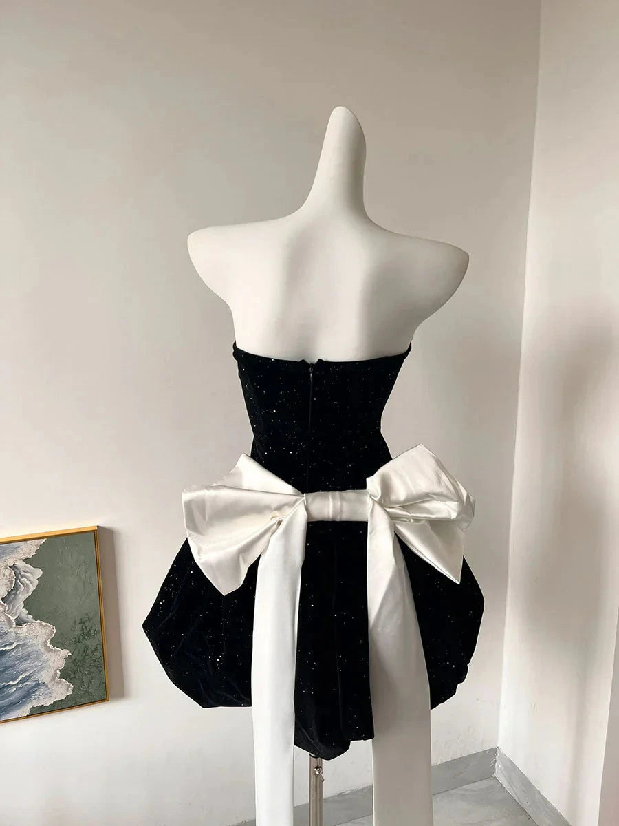 Pretty Ball Gown Sweetheart Black Velvet Formal Homecoming Dresses 21st Birthday Outfits Graduation Dress Short Mini Cocktail Dresses by YiHuiw
