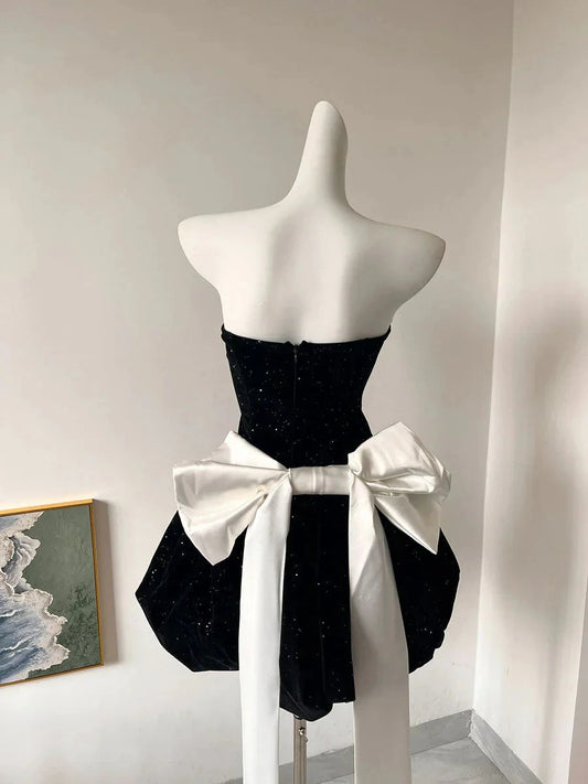 Pretty Ball Gown Sweetheart Black Velvet Formal Homecoming Dresses 21st Birthday Outfits Graduation Dress Short Mini Cocktail Dresses by YiHuiw