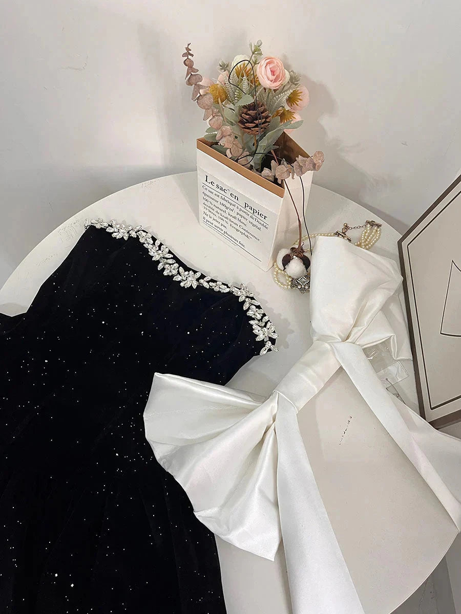 Pretty Ball Gown Sweetheart Black Velvet Formal Homecoming Dresses 21st Birthday Outfits Graduation Dress Short Mini Cocktail Dresses by YiHuiw