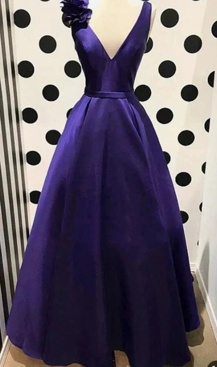 Purple long dress dress with a deep V-neck design and floral elements on the shoulders, suitable for dinners, weddings, award ceremonies, etc by YiHuiw