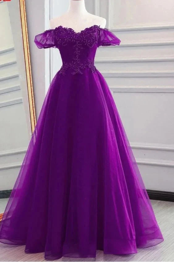 Purple mesh dress with one shoulder and off shoulder sleeves, lace embroidery on the upper body, suitable for dinner parties by YiHuiw