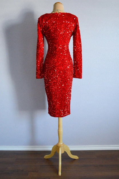 Vestido de cóctel rojo de lentejuelas con manga larga y escote en V
