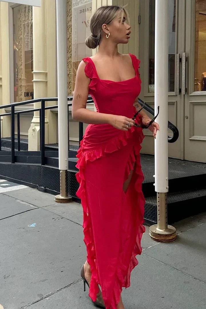 Vestido de noche rojo de satén de un solo hombro con abertura alta y silueta drapeada