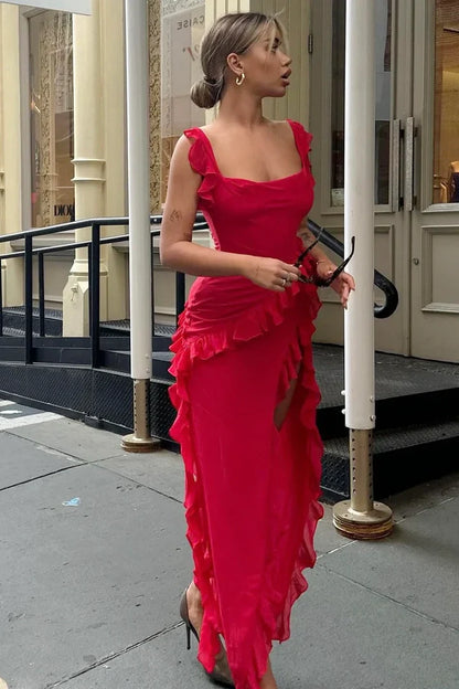 Vestido de noche rojo de satén de un solo hombro con abertura alta y silueta drapeada