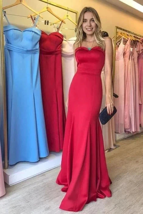 Red strapless long dress with strapless design, with a fish tail shaped lower body suitable for dinners, weddings, etc by YiHuiw