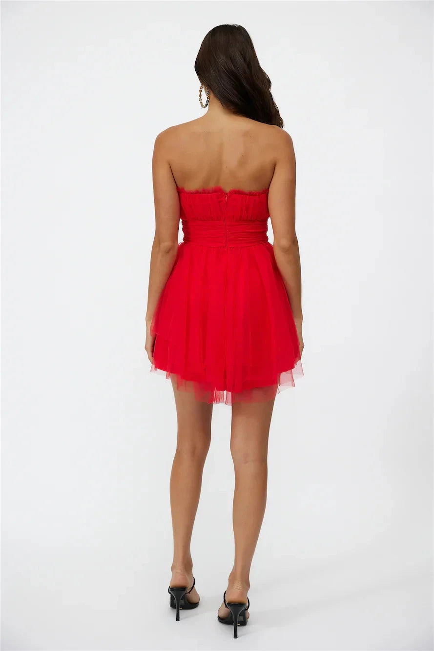 Red strapless skirt with strapless design. The skirt body is made of lightweight mesh material, suitable for parties, dates, etc by YiHuiw