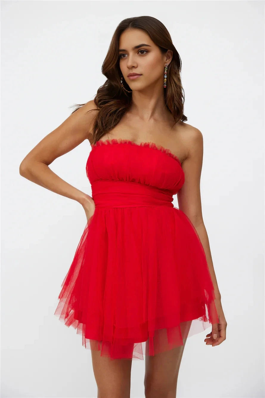 Red strapless skirt with strapless design. The skirt body is made of lightweight mesh material, suitable for parties, dates, etc by YiHuiw