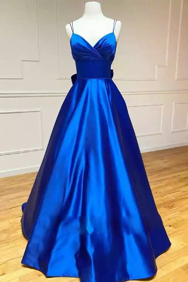 Vestido de gala real de satén azul real con escote corazón y lazo extragrande en la espalda