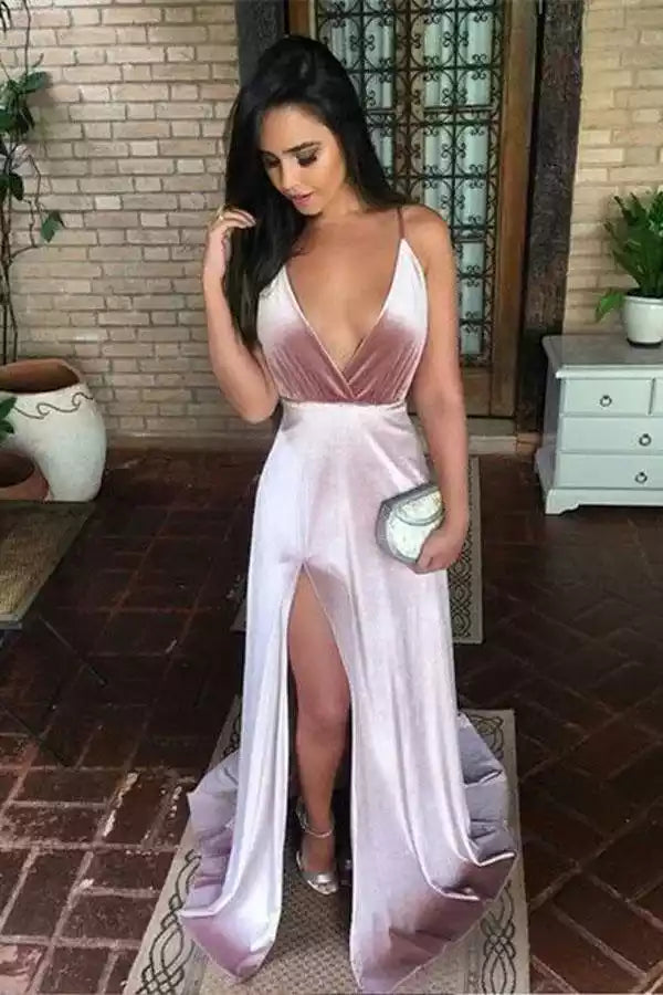 Vestido romántico de satén color rosa empolvado, corte en A, con escote en V profundo y espalda cruzada