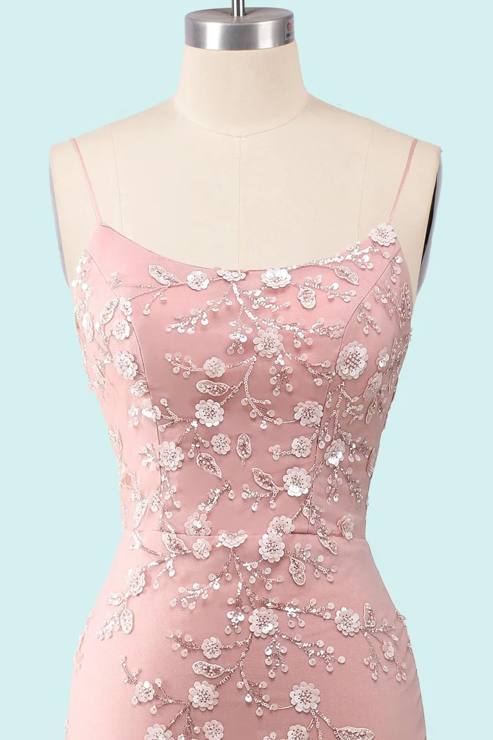 Vestido de noche romántico de sirena con bordado floral y espalda con cordones