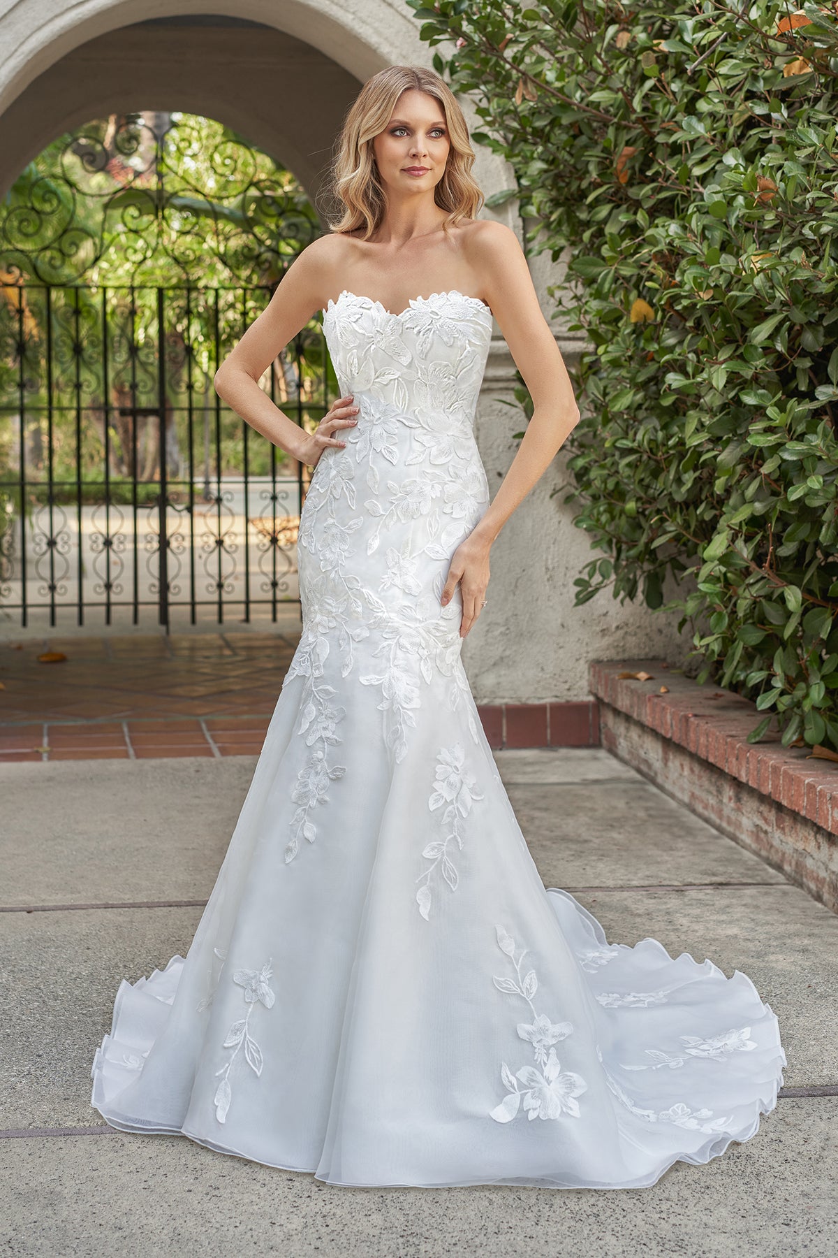 Romantic Organza Mermaid Strapless Sweetheart 3D-Lace-Appliqué Low-Back Train Wedding Dress