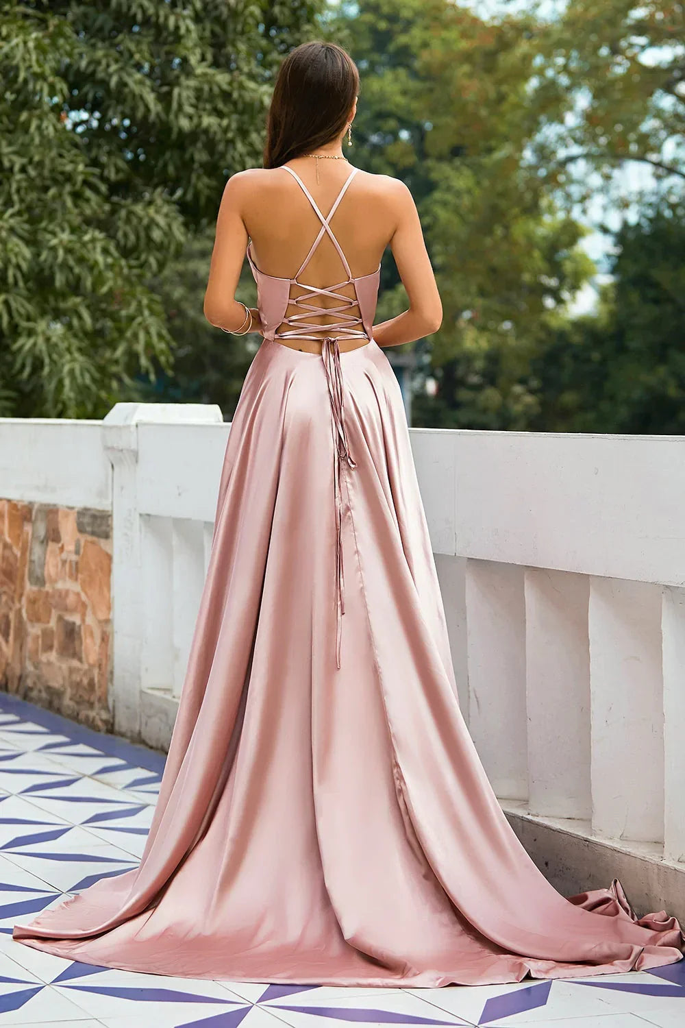 Vestido de graduación de satén rosa rubor con tirantes finos y silueta en A – Elegante vestido de noche formal