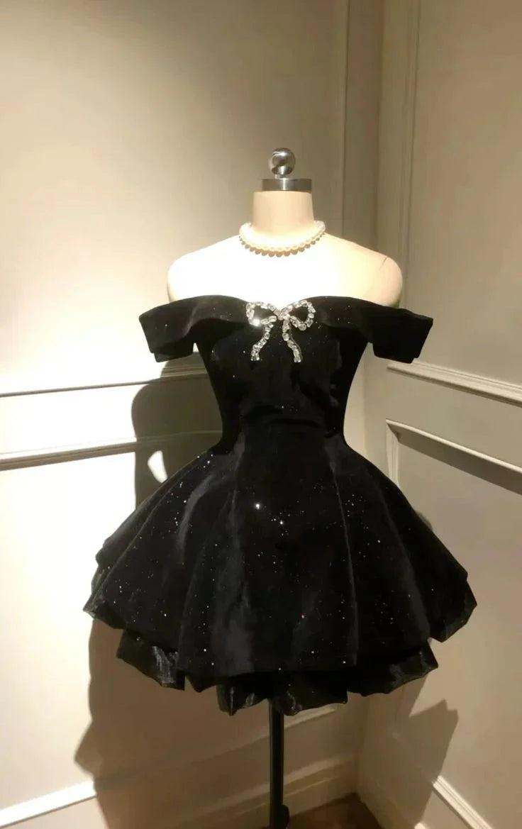 Sexy Ball Gown Off The Shoulder Black Velvet Short Formal 8th Grade Homecoming Dresses Summer Middle School Hoco Dress 6th Grade Graduation Outfits by YiHuiw