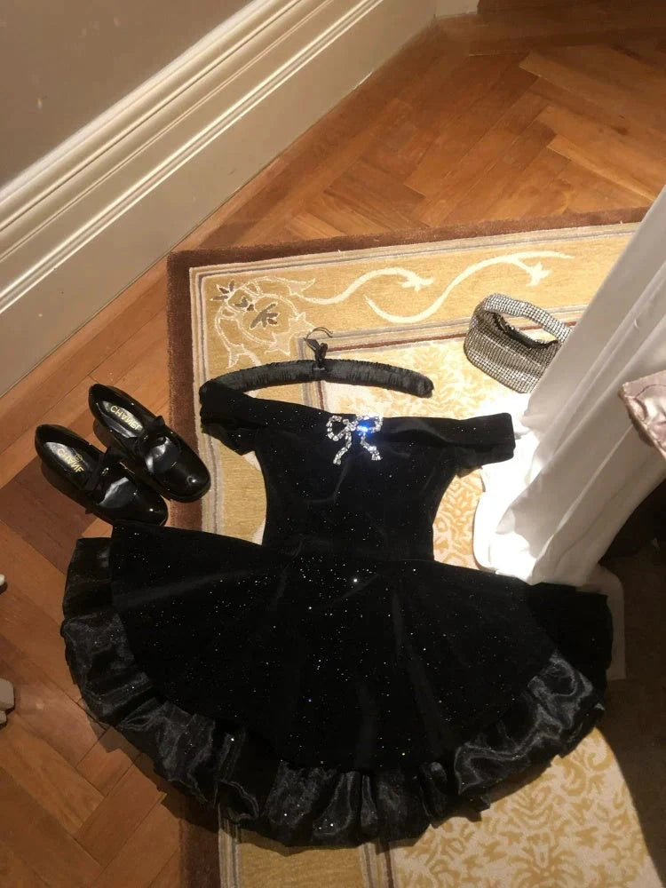 Sexy Ball Gown Off The Shoulder Black Velvet Short Formal 8th Grade Homecoming Dresses Summer Middle School Hoco Dress 6th Grade Graduation Outfits by YiHuiw