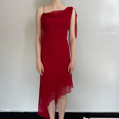 Single shoulder design, hanging ribbon on one side, irregular lotus leaf skirt by YiHuiw
