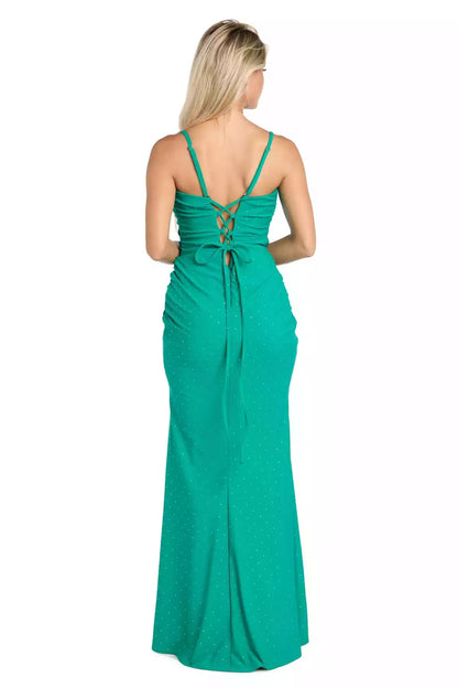 Vestidos de graduación con largos pliegues suaves y ajustados que se adaptan al cuerpo, reflejando confianza y belleza