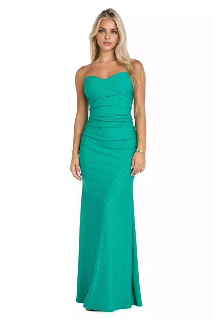 Vestidos de graduación con largos pliegues suaves y ajustados que se adaptan al cuerpo, reflejando confianza y belleza