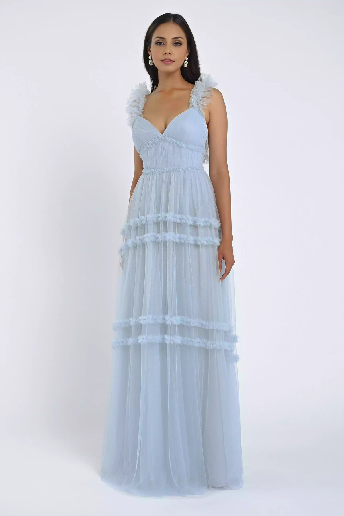 Vestidos de dama de honor de gasa suave con escote en forma de corazón plisado en capas, tirantes con volantes, detalles de volantes en la espalda y cremallera media