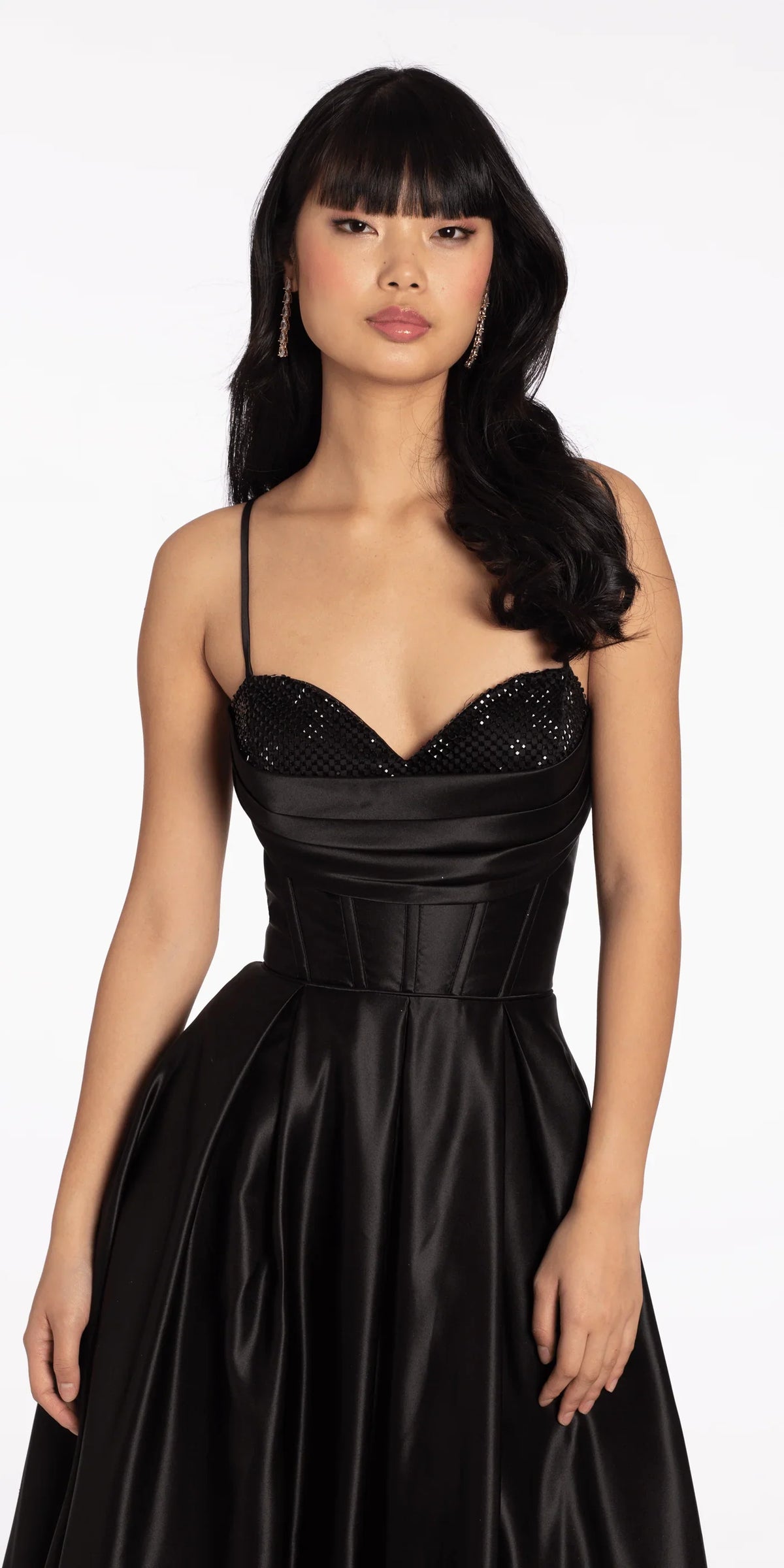 Robes de soirée en satin avec corset à bustier à paillettes, bretelles spaghetti, dos lacé et poches