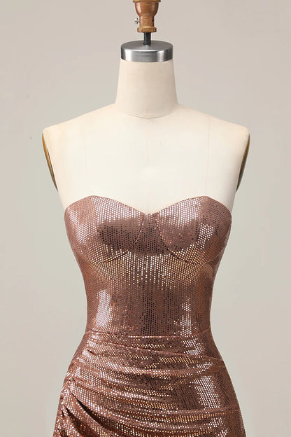 Vestido de fiesta palabra de honor color oro rosa con lentejuelas y silueta ajustada fruncida