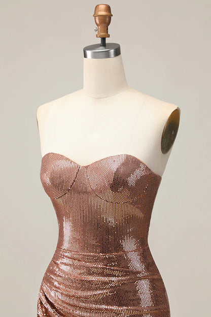Vestido de fiesta palabra de honor color oro rosa con lentejuelas y silueta ajustada fruncida