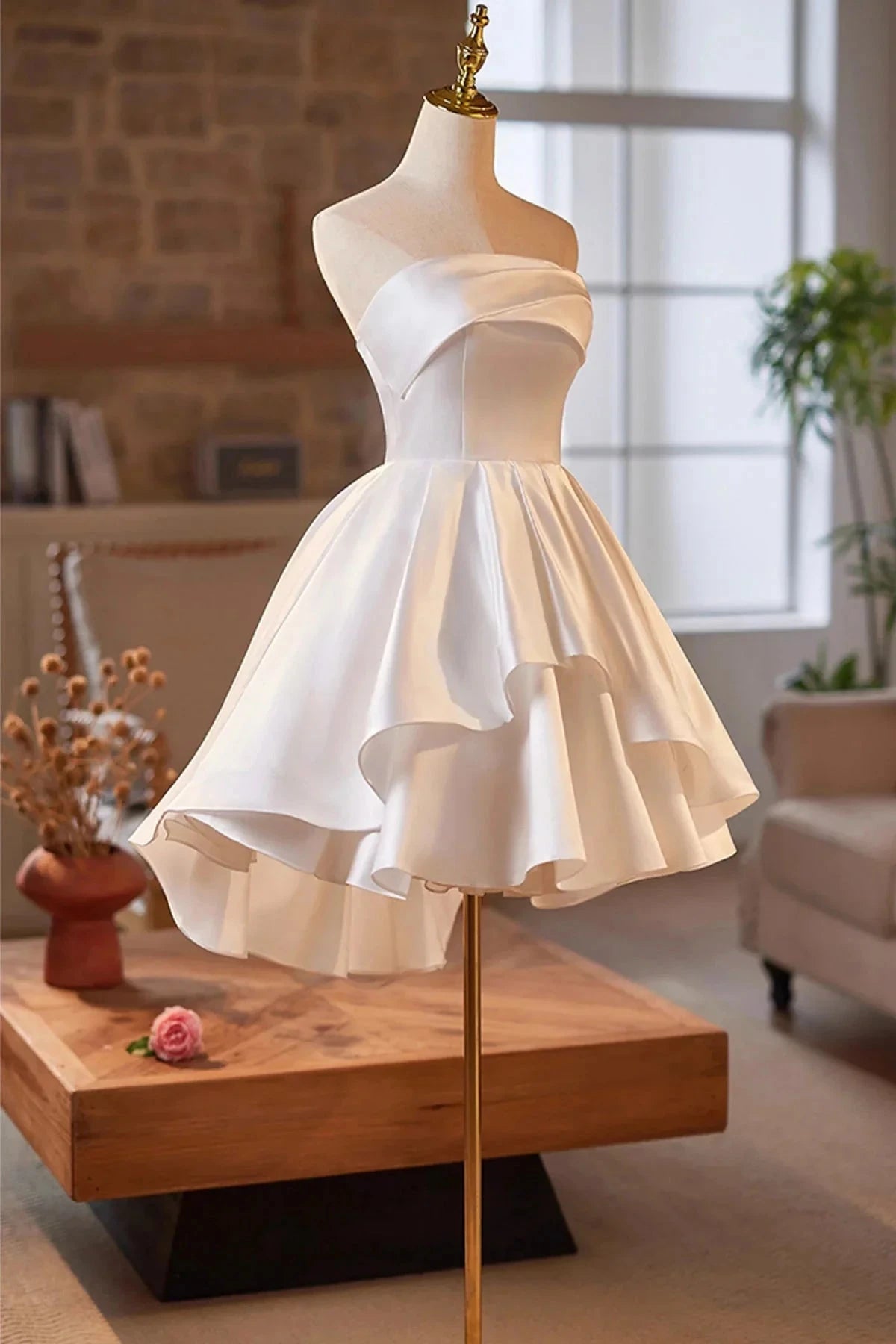 Strapless Satin Short Prom Dress White A-Line Evening Party Dress simple gentle atmospheric and unique desi Brin by YiHuiw