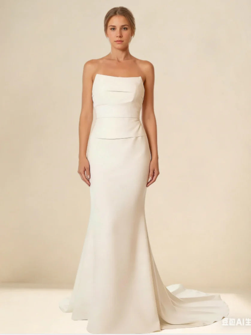 Vestido de novia sin tirantes de cuello recto con corpiño escalonado y espalda con cordones