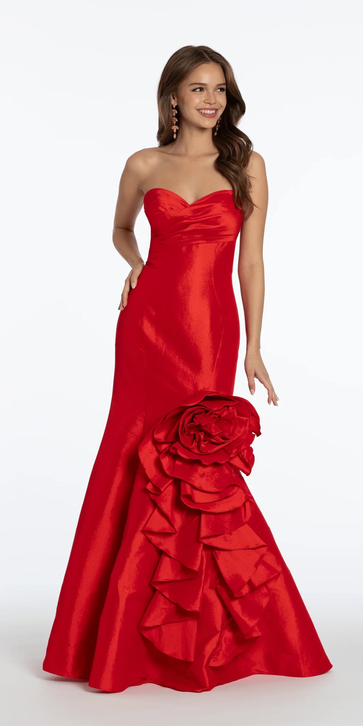 Vestidos de noche de satén sin tirantes con escote corazón, corte sirena y detalle de volante con flores 3D extragrandes