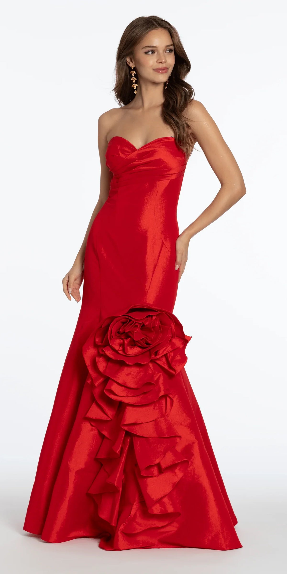 Vestidos de noche de satén sin tirantes con escote corazón, corte sirena y detalle de volante con flores 3D extragrandes