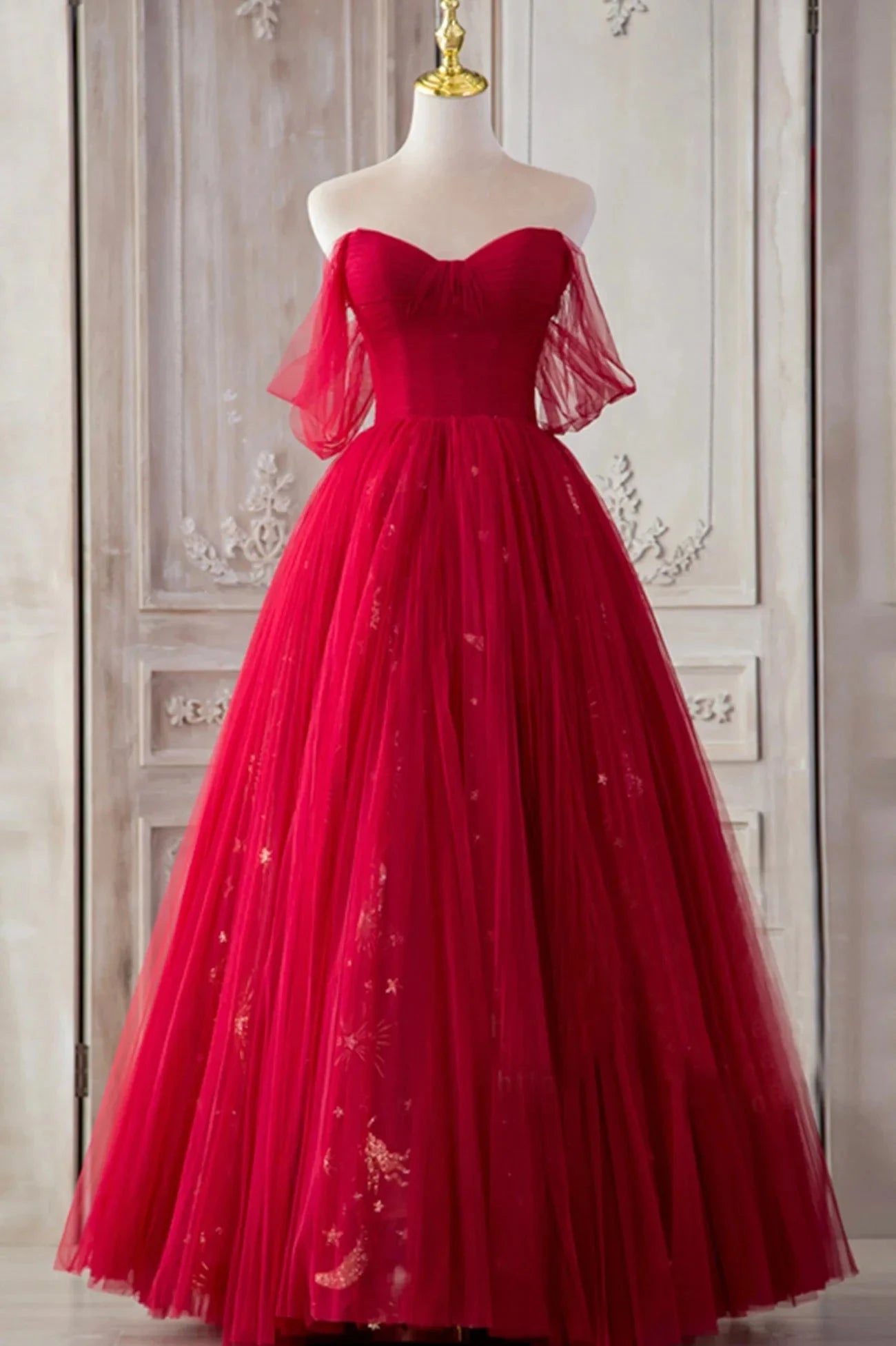 The Red Strapless Tulle Long A-Line Prom Dress simple gentle atmospheric and unique desi Bring summer colors to enhance whitenes by YiHuiw