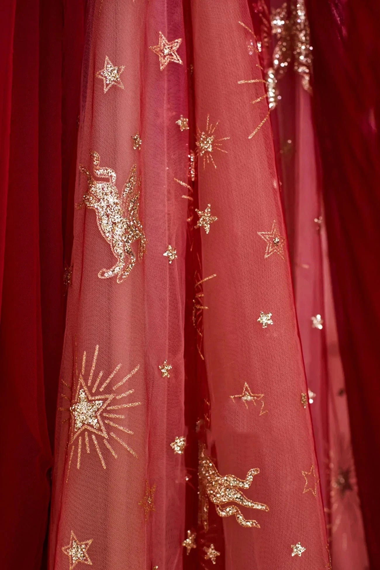 The Red Strapless Tulle Long A-Line Prom Dress simple gentle atmospheric and unique desi Bring summer colors to enhance whitenes by YiHuiw