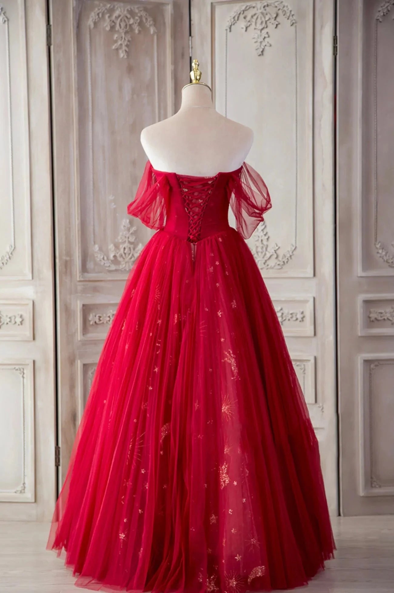 The Red Strapless Tulle Long A-Line Prom Dress simple gentle atmospheric and unique desi Bring summer colors to enhance whitenes by YiHuiw