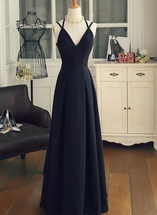 The black camisole long dress with a deep V-neck and crossed thin camisole design is suitable for formal occasions such as dinners and parties. by YiHuiw