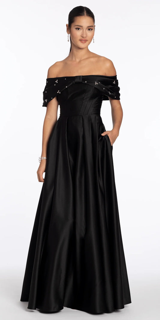 Timeless Evening Dress with Off-the-Shoulder Neckline, Rhinestone Bow and Full Skirt with Pockets
