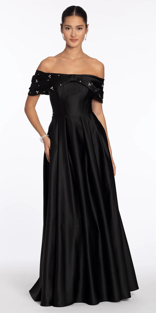 Timeless Evening Dress with Off-the-Shoulder Neckline, Rhinestone Bow and Full Skirt with Pockets