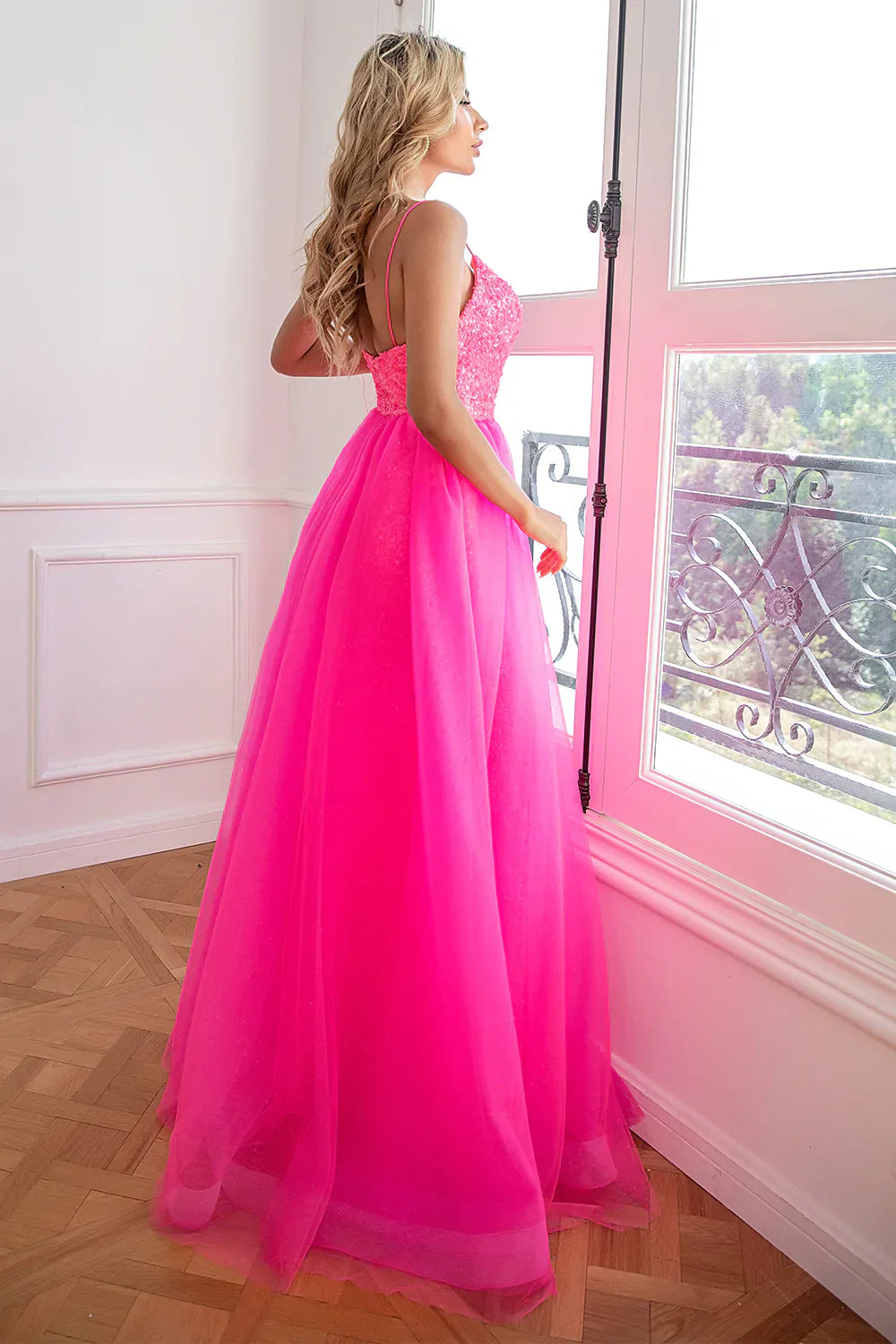 Vestido de graduación de gasa rosa fucsia con tirantes finos y abertura alta – Elegante vestido de noche formal de corte en A