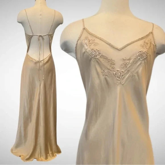 Victorian Style Exquisite Floral Embroidery Beading simple gentle atmospheric and unique desi Bring summer colors to enhance whiteness by YiHuiw