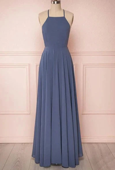 Wearing a light blue grey dress with a neck hanging design and a high waist and large skirt, suitable for occasions such as dinners and weddings by YiHuiw