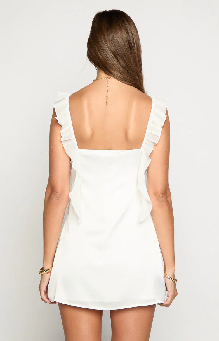 Minivestido de satén de corte en A para fiesta de bienvenida con escote corazón, lazo delantero y tirantes con volantes